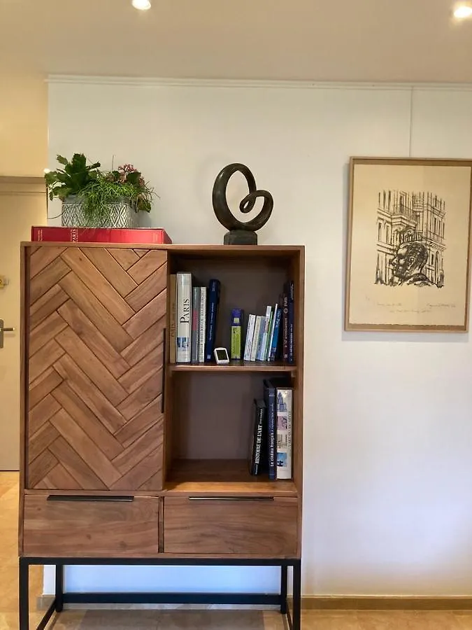 Appartement Vue Sur Jardin, 3 Pieces à Paris France