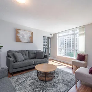 Spacious 2 Bedroom Den, 2 Bath, Sleeps 5 With Balcony And Lakeview Downtown , Toronto Canada