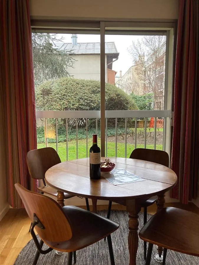 Vue Sur Jardin, 3 Pieces Apartment Paris