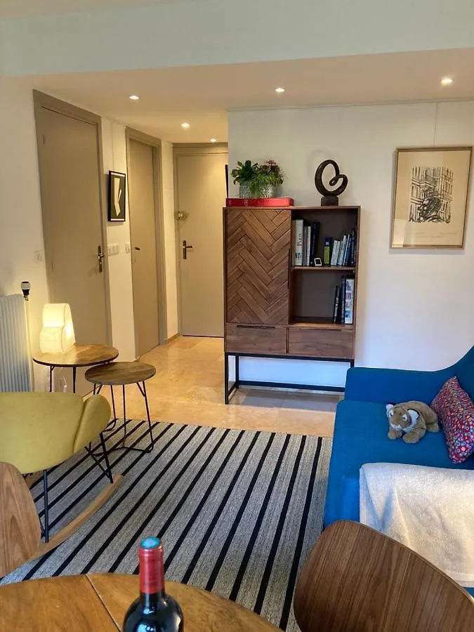 Appartement Vue Sur Jardin, 3 Pieces à Paris 0*,